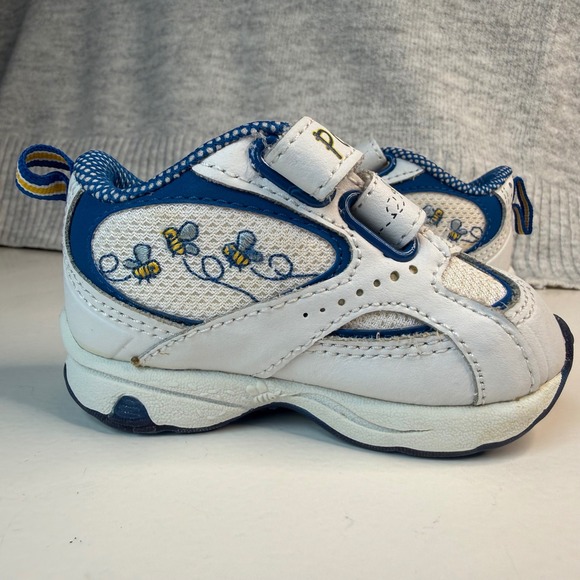 Kids Winnie the Pooh Size 3 Smartfit White Blue Velcro Sneakers Vintage 90s - Picture 5 of 15
